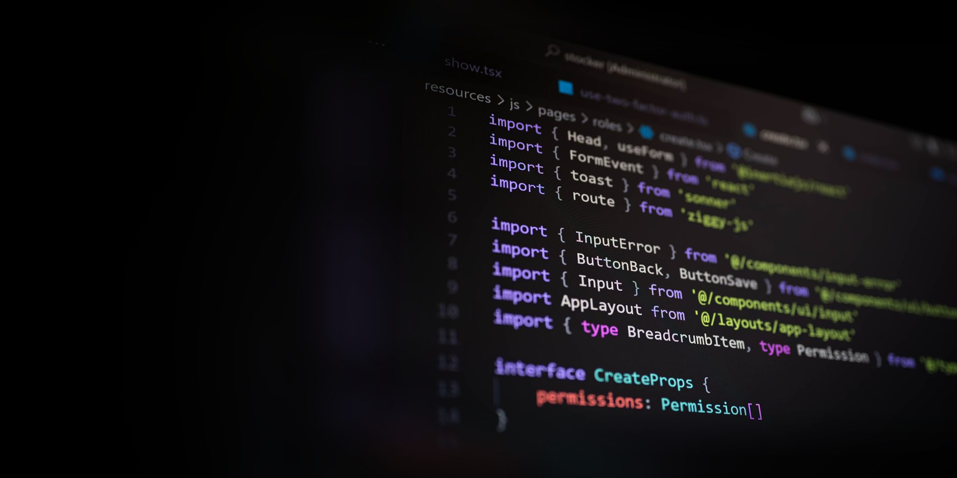 Tela com código-fonte colorido em um editor de programação